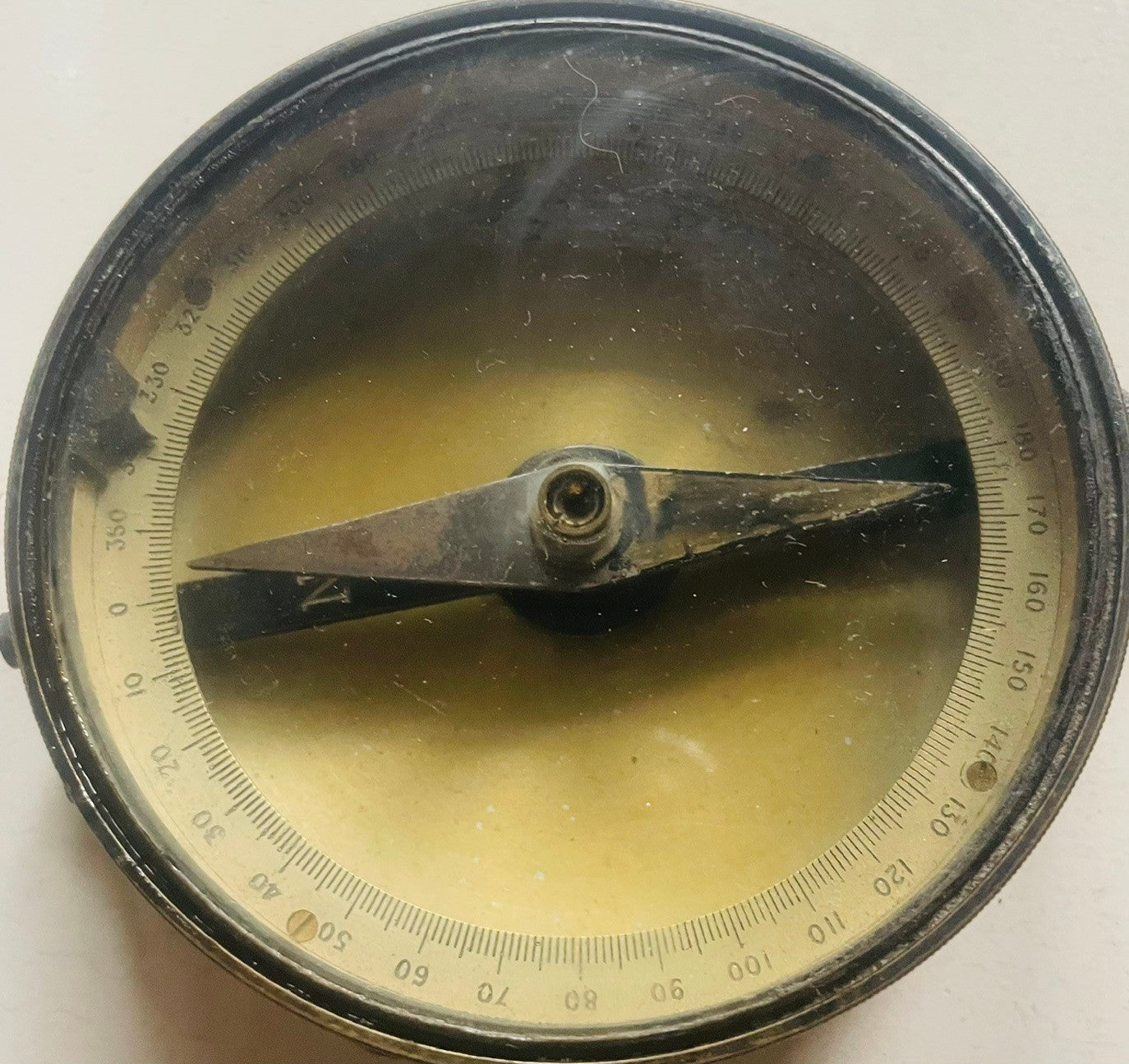 Antica Bussola Topografica Militare in Metallo – Strumento di Precisione Vintage